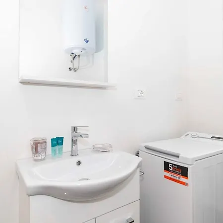 Rebaudengo Budget Studio Apartment *